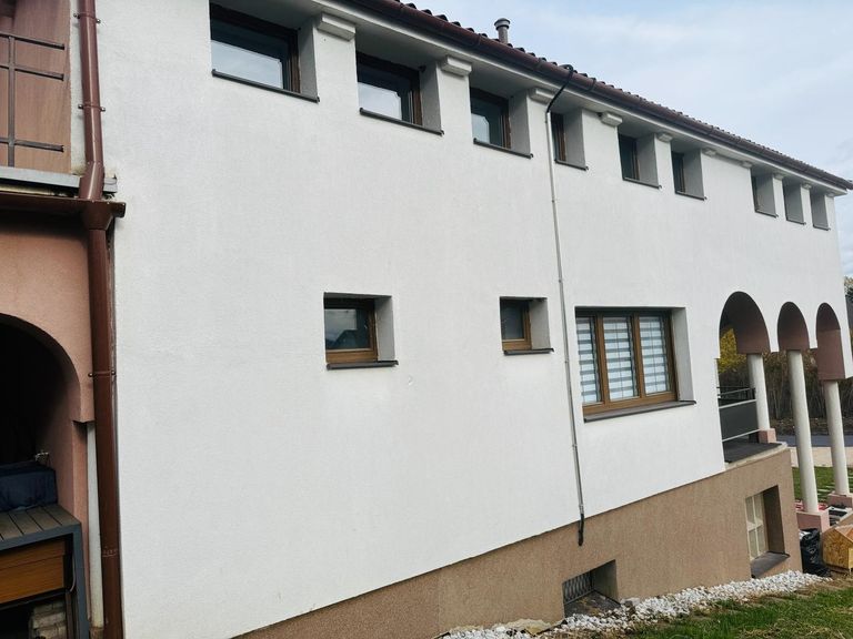 Seitenansicht vom Haus