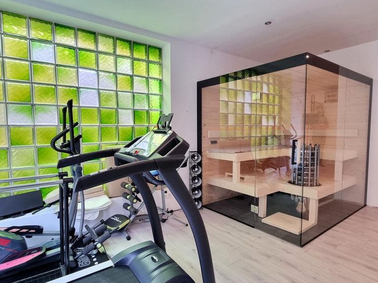 Freizeitbereich mit Sauna, UG