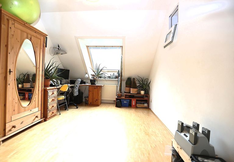 großzügiges Kinderzimmer