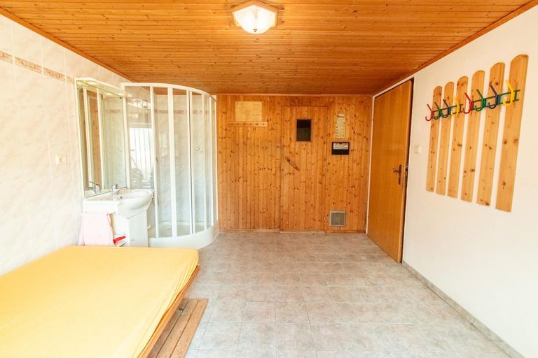 Kellerraum mit Sauna