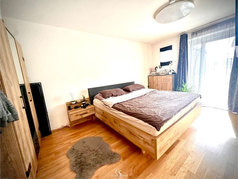 Schlafzimmer 1