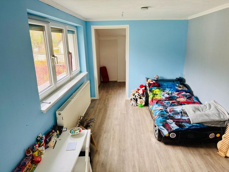 Zimmer mit begehbarer Garderobe