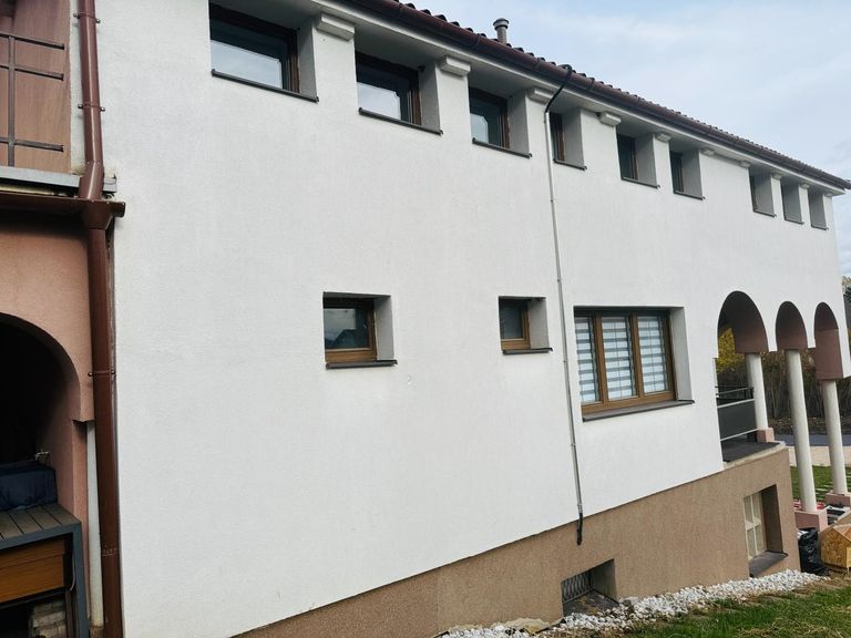 Seitenansicht vom Haus