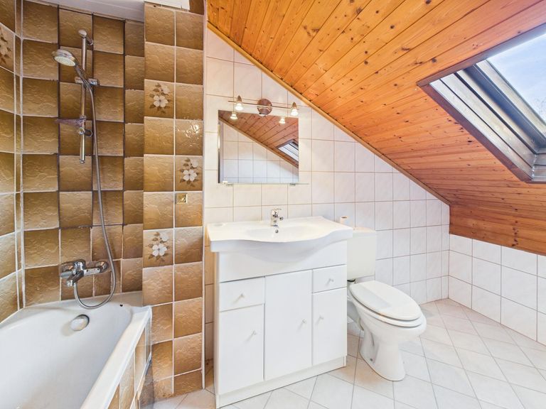 Einfamilienhaus Neusiedl/See, OG Bad2