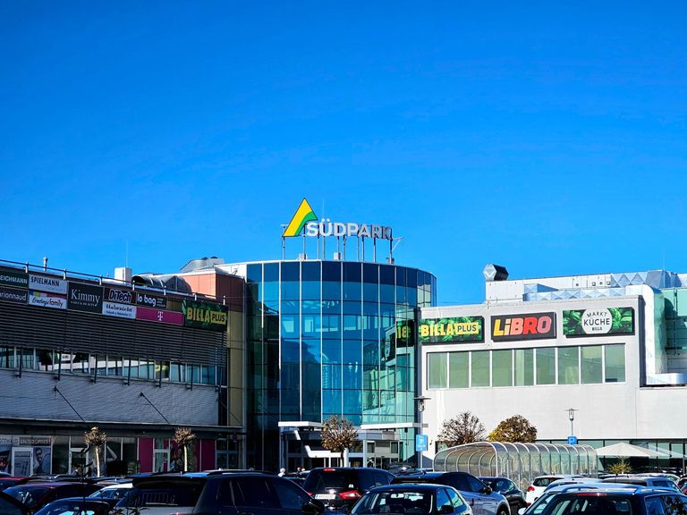 Südpark mit über 70 Shops + 6 Gastronomiebetriebe