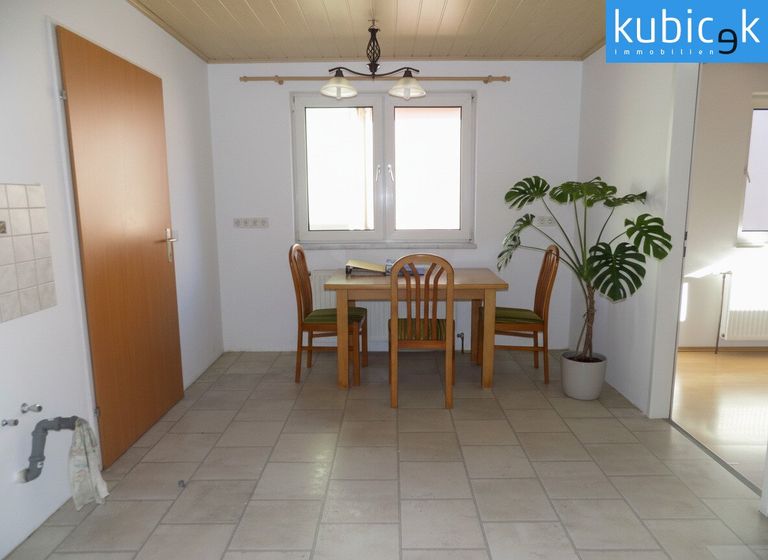 Küche mit Sitzmöglichkeit