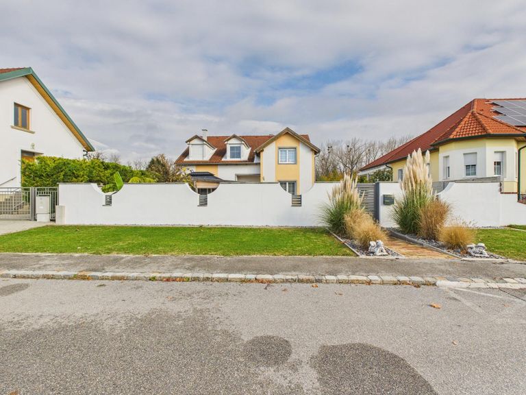 Zweifamilienhaus in Illmitz, Straßenansicht vorne