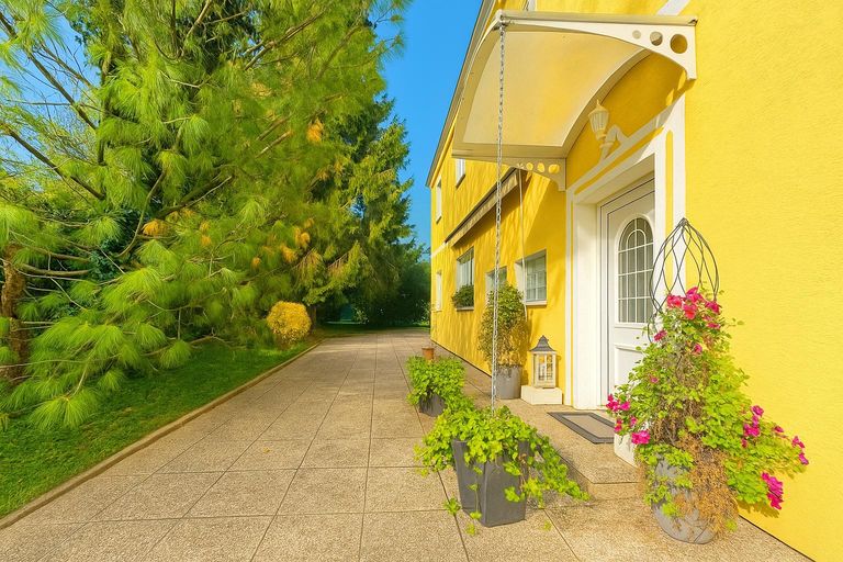 Beispiel mit saniertem Eingangsbereich