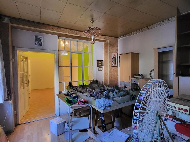 Zimmer mit Schrankraum