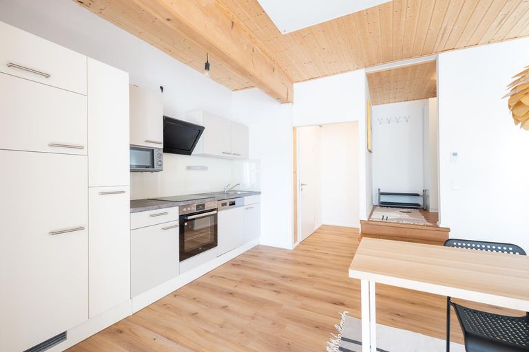 Wohnzimmer und Kueche