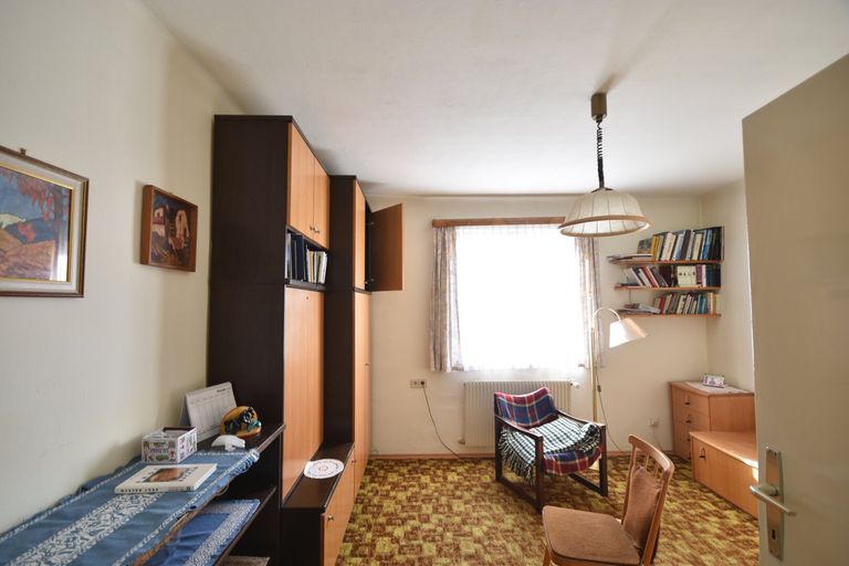 Schlafbereich - Renovierungsbedürftiges und geräumiges Haus mit Geschäftslokal Kauf Aigen Salzburg