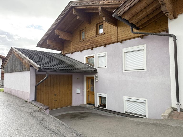 Eingangsbereich mit Garage