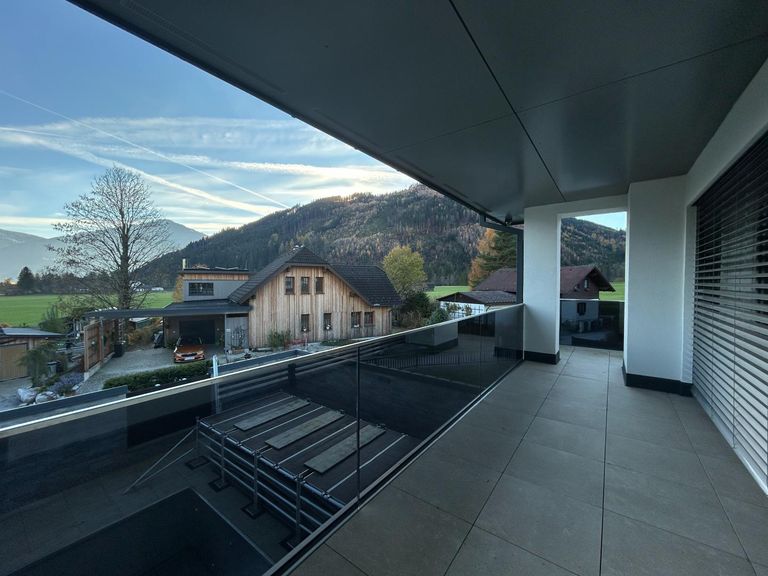 großzügiger Balkon OG