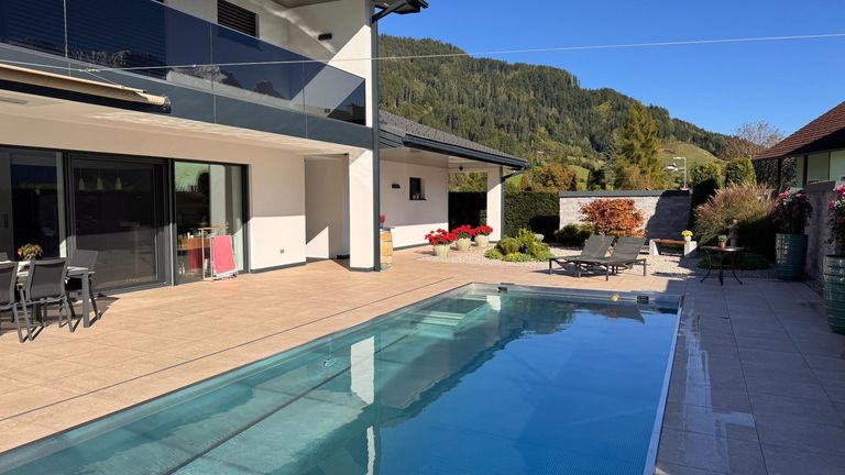 Südansicht mit Pool