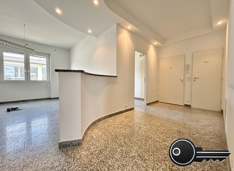 Blick von Vorraum in Schlafzimmer