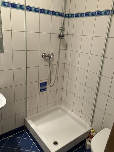 Badezimmer mit Dusche