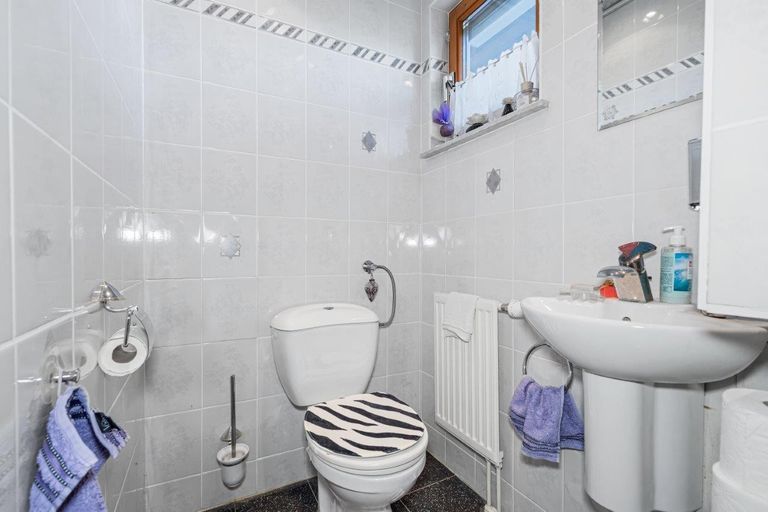 DHH 2201 10 Toilette