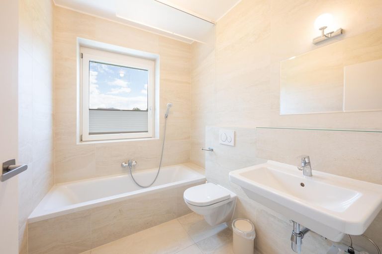 Innenansicht zweites Badezimmers im Erdgeschoss