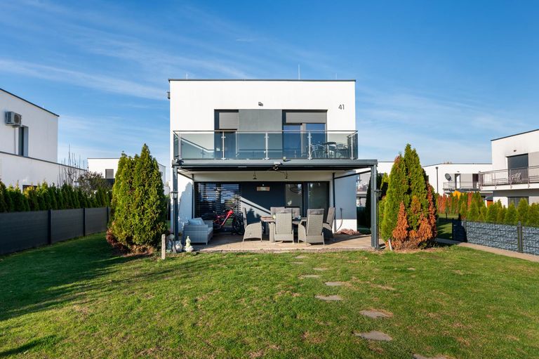 Blick aus dem Garten