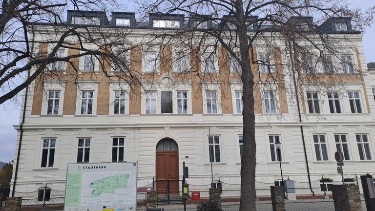 Büro oder Ausstellung im Jugendstilgebäude!