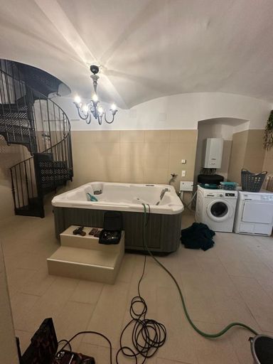 UG Jacuzzi