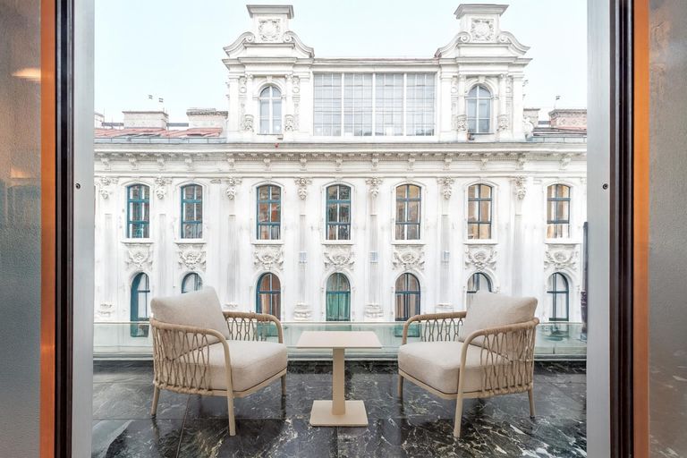 f45460f3-c6a1-42a1-8fe5-7fa5051e9129_web