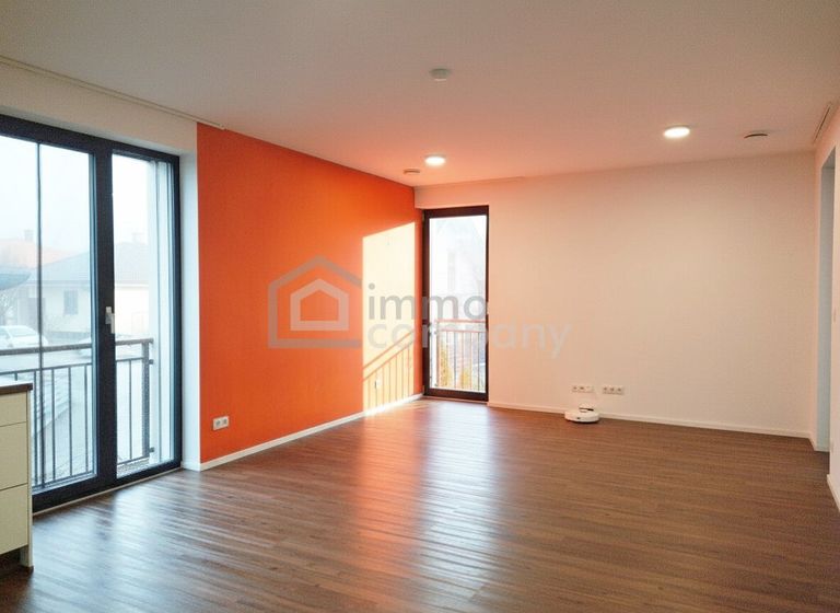 Wohnzimmer mit Ausgang auf den Balkon