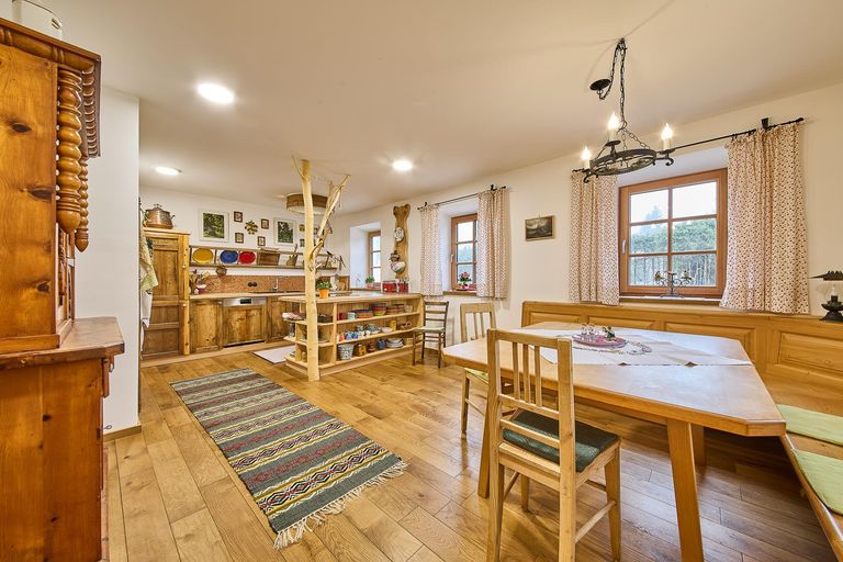 Küche samt Sitzbereich