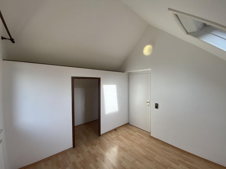 11 Schlafzimmer mit begehbarem Schrank