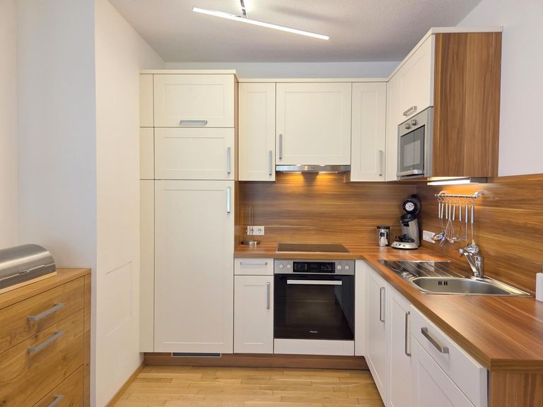 Küche mit vollständiger Ausstattung