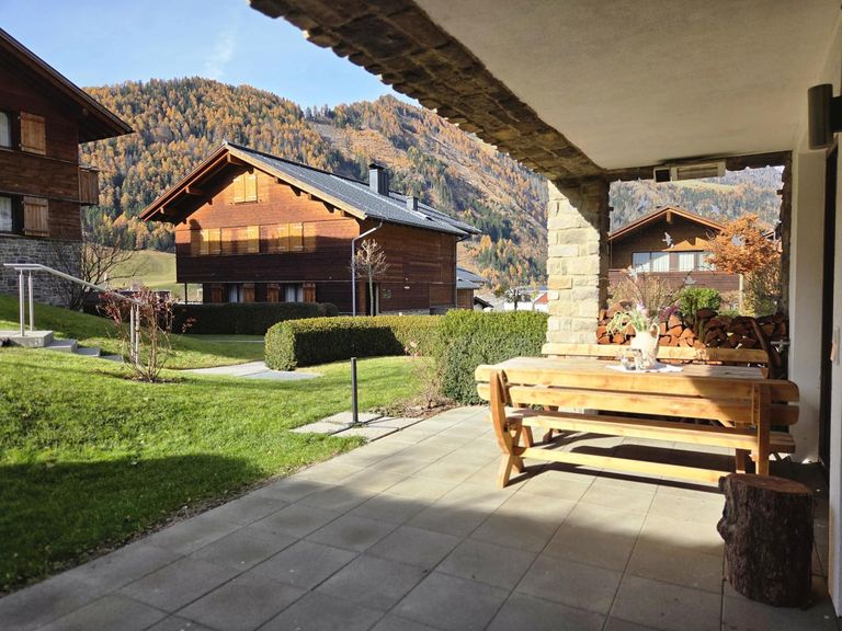 gepflegte Südterrasse....