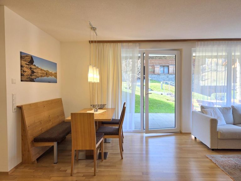 Esstisch / Zugang Terrasse