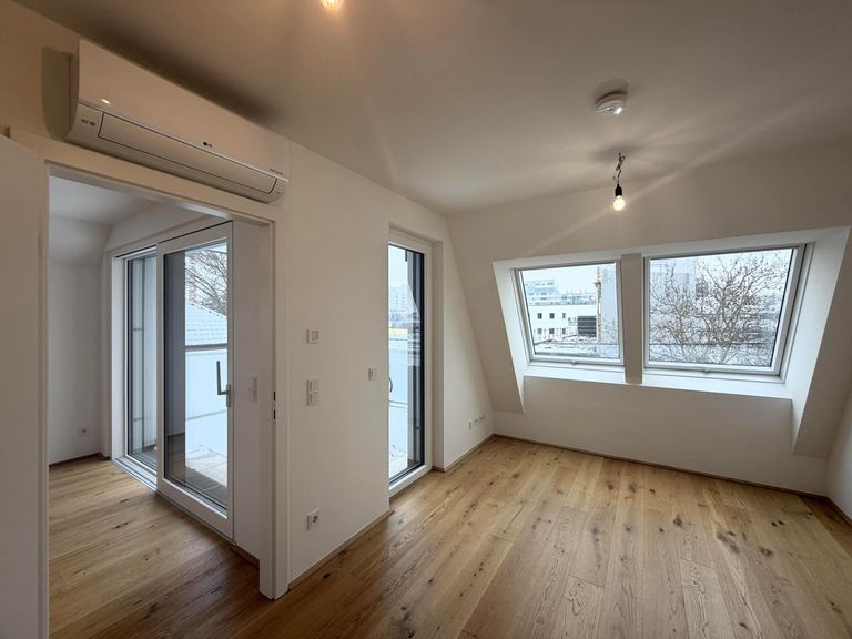 Schlafzimmer / klimatisiert mit Terrassenausgang