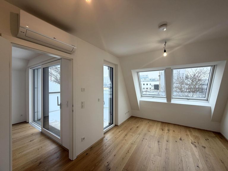 Schlafzimmer / klimatisiert mit Terrassenausgang