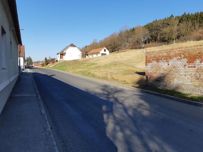 Straßenansicht seitlich