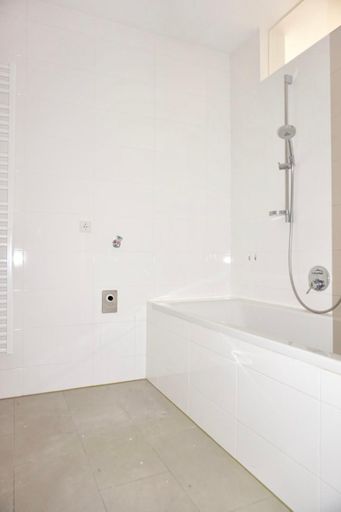 Wohnhaus Leonfeldnerstraße 210