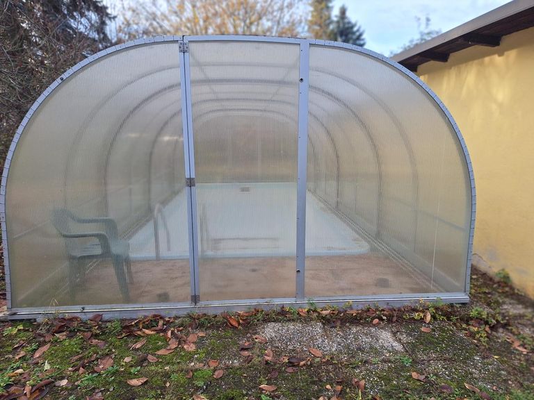 Der überdachte Pool