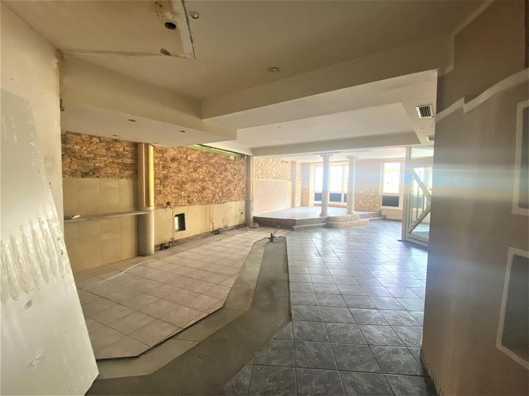 Wohnung - Geschäft/Wohnung