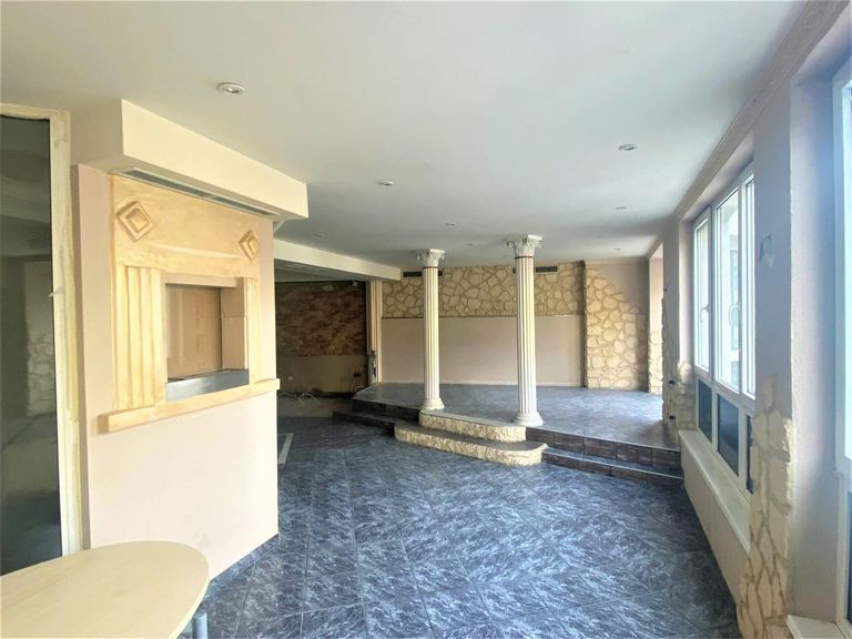 Wohnung - Geschäft/Wohnung