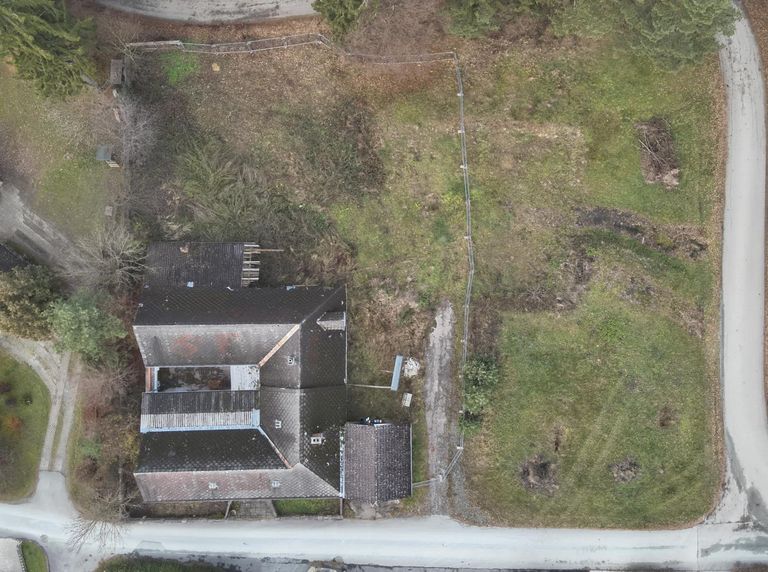 Haus mit allen Grundstücken (zusätzlich erwerbbar)