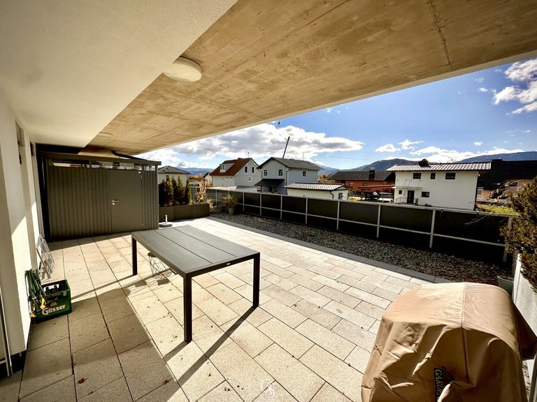 Überdachte Terrasse / Freifläche