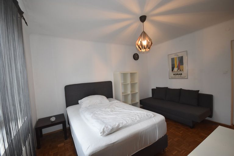 Ansicht - Geräumige 3 Zimmer WG-Wohnung mit kleinem Balkon im Innenhof Miete Andräviertel Salzburg