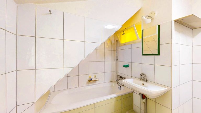Badezimmer  Wohnung DG