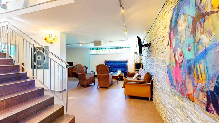 Treppenaufgang/Büro