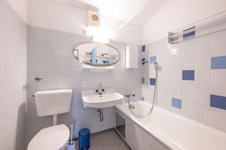 Bad mit Wanne OG
