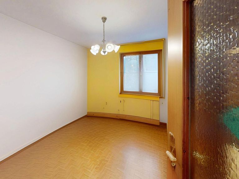 Landeck - Haus - Schlafzimmer Gelb