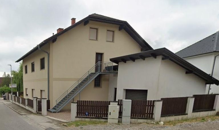 Objekt 2 - Garage mit Autoabstellplatz