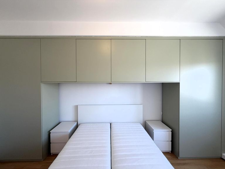 Schlafz.2 / 4, klimat., mit Bett und Einbauschrank