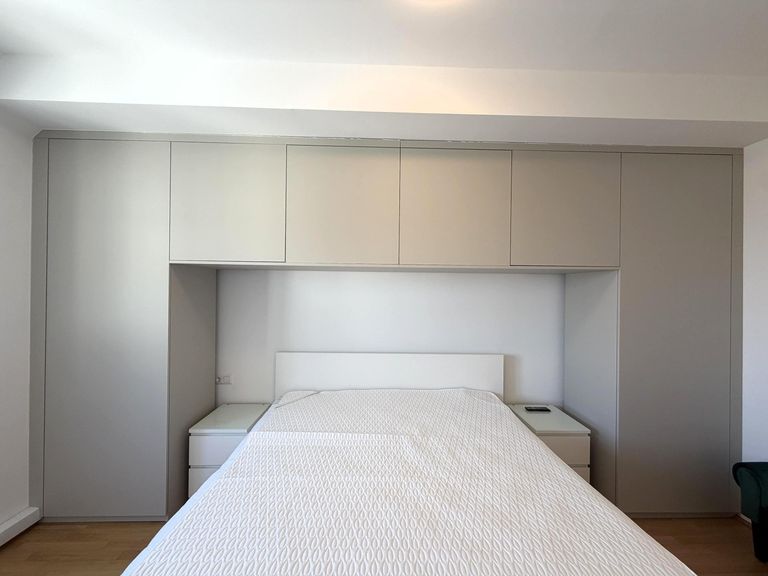 Schlafz.3 / 4, klimat., mit Bett und Einbauschrank