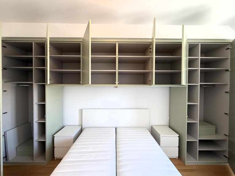 Schlafz.2 / 4, klimat., mit Bett und Einbauschrank